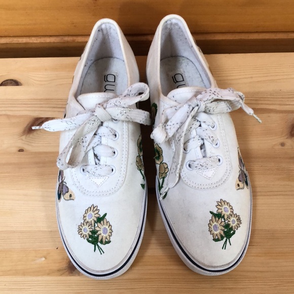 Vintage G.WIZ Lace Up Embroidered Flower Butterflies Flats (KEDS style) 7.5 - Picture 3 of 13